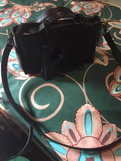 Tas duffel kulit wanita elegan